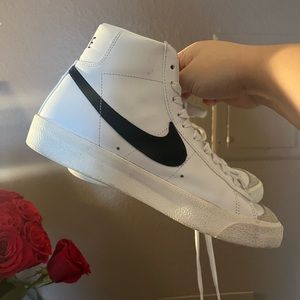 Selling Nike blazers mid ‘77 vintage shoes!